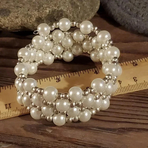 Handcrafted Snow White Glass Pearl Silver Beads Wr - Picture 5 of 5